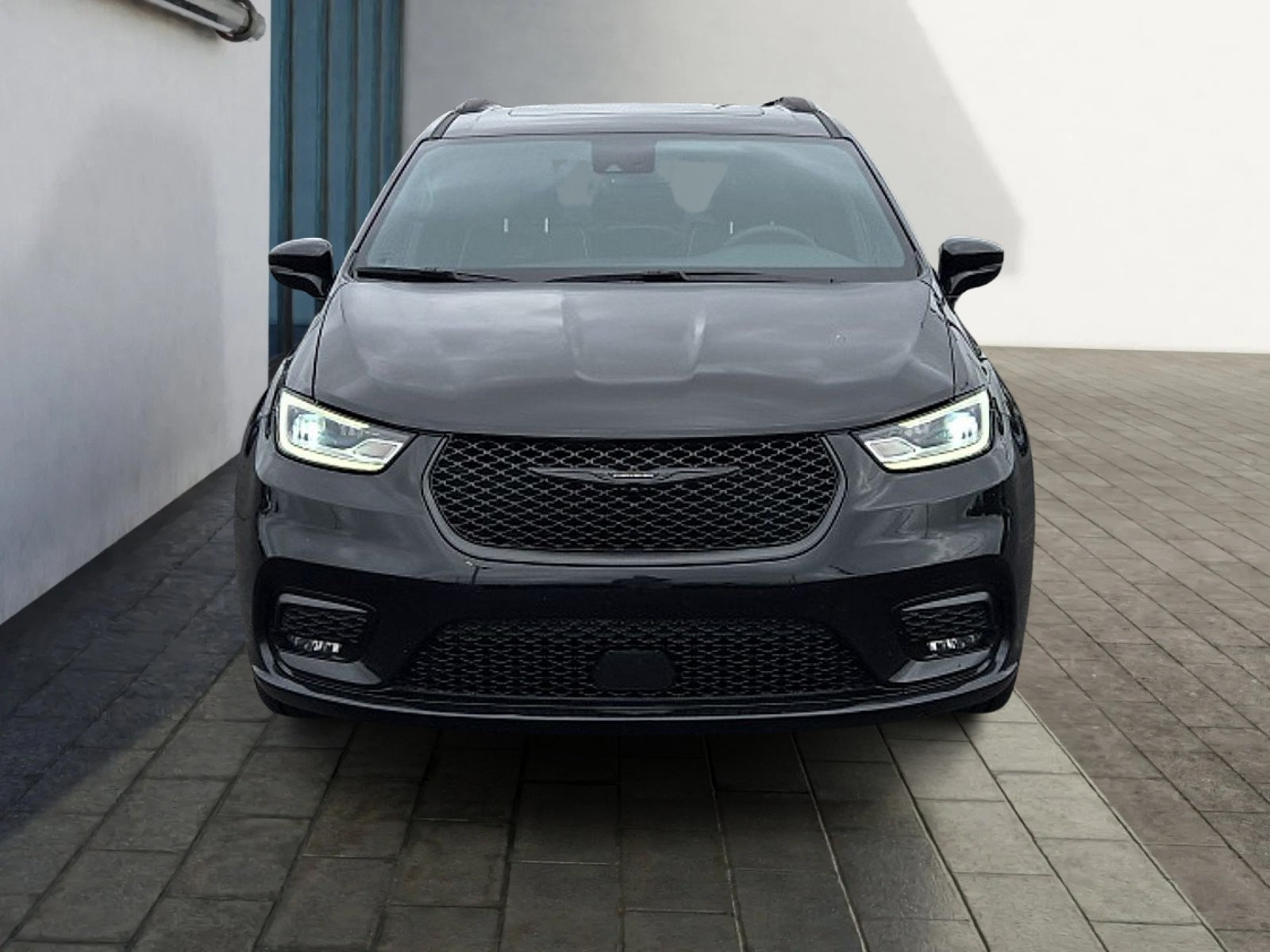 Used 2025 Chrysler Pacifica Limited FWD image 8