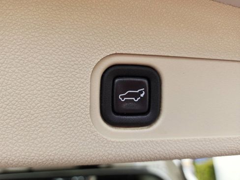 Used 2009 Cadillac Escalade Platinum image 37