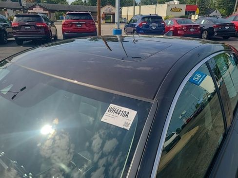 Used 2018 Honda Accord Touring image 17