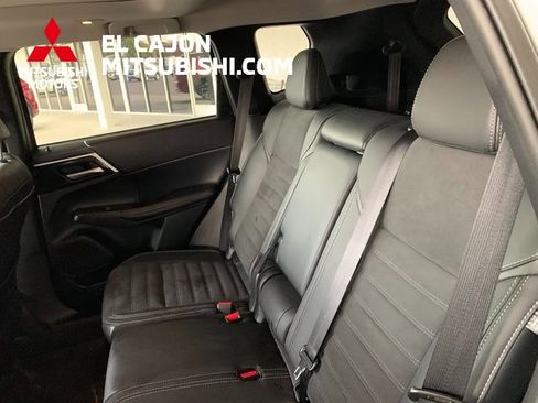 Used 2024 Mitsubishi Outlander SE image 12