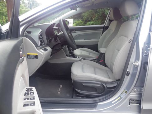 Used 2017 Hyundai Elantra SE FWD image 12