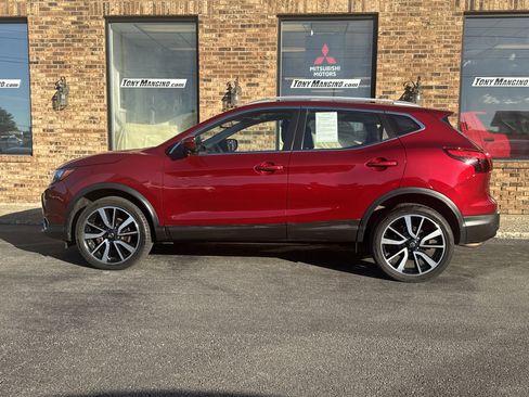 Used 2019 Nissan Rogue Sport SL w/ Premium Package image 2