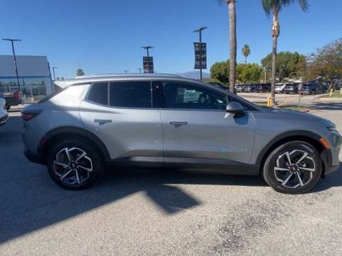 New 2026 Chevrolet Equinox EV LT AWD/4WD image 9