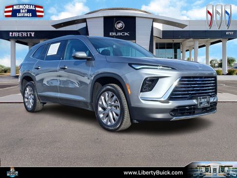 Used 2025 Buick Enclave Preferred FWD image 1