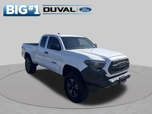 Used 2018 Toyota Tacoma SR RWD image 1