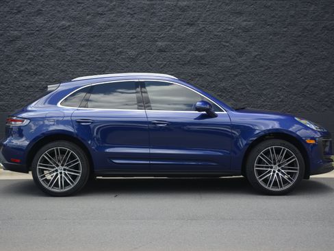 Certified 2026 Porsche Macan AWD/4WD image 8