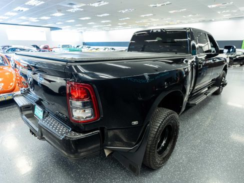 Used 2022 RAM 3500 Big Horn w/ Night Edition AWD/4WD image 6