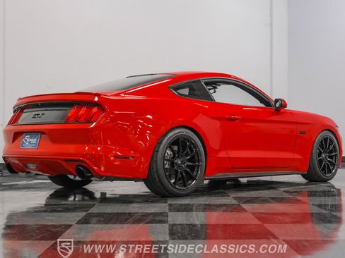 Used 2017 Ford Mustang GT RWD image 25
