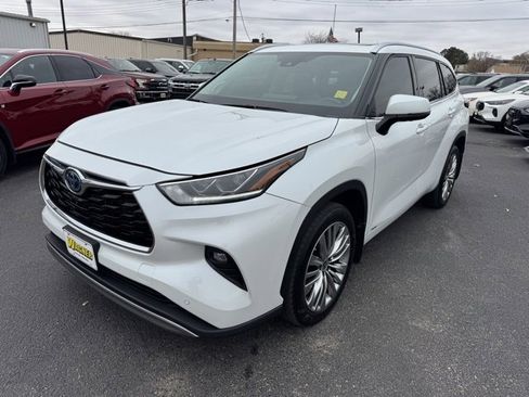 Used 2022 Toyota Highlander Platinum image 7