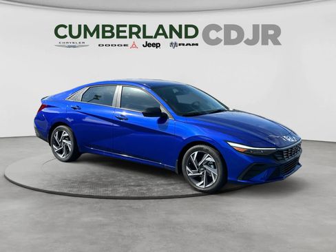 Used 2025 Hyundai Elantra Sport FWD image 8