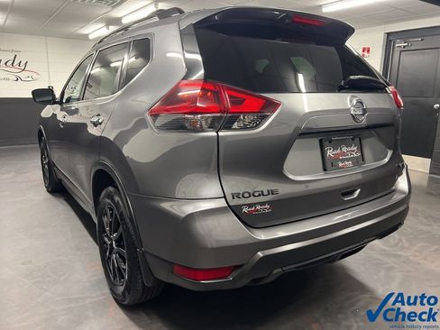 Used 2018 Nissan Rogue SV image 8