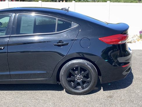 Used 2017 Hyundai Elantra SE FWD image 4