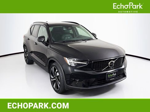 Used 2023 Volvo XC40 B5 Plus w/ Protection Package Premier AWD/4WD image 1