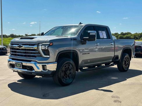 Used 2025 Chevrolet Silverado 3500 LTZ w/ LTZ Premium Package AWD/4WD image 7