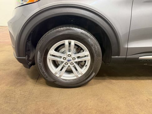 Used 2023 Ford Explorer XLT AWD/4WD image 90