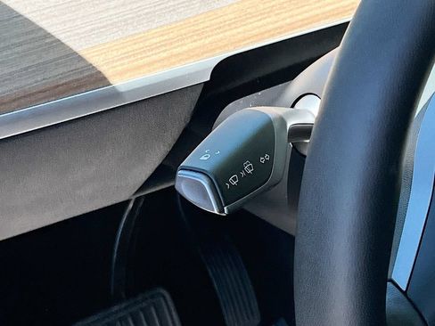 Used 2025 Tesla Model Y Long Range AWD/4WD image 10