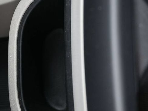 Used 2023 Chrysler Pacifica Touring-L FWD image 17