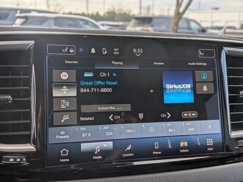 Used 2024 Chrysler Pacifica Touring-L image 27