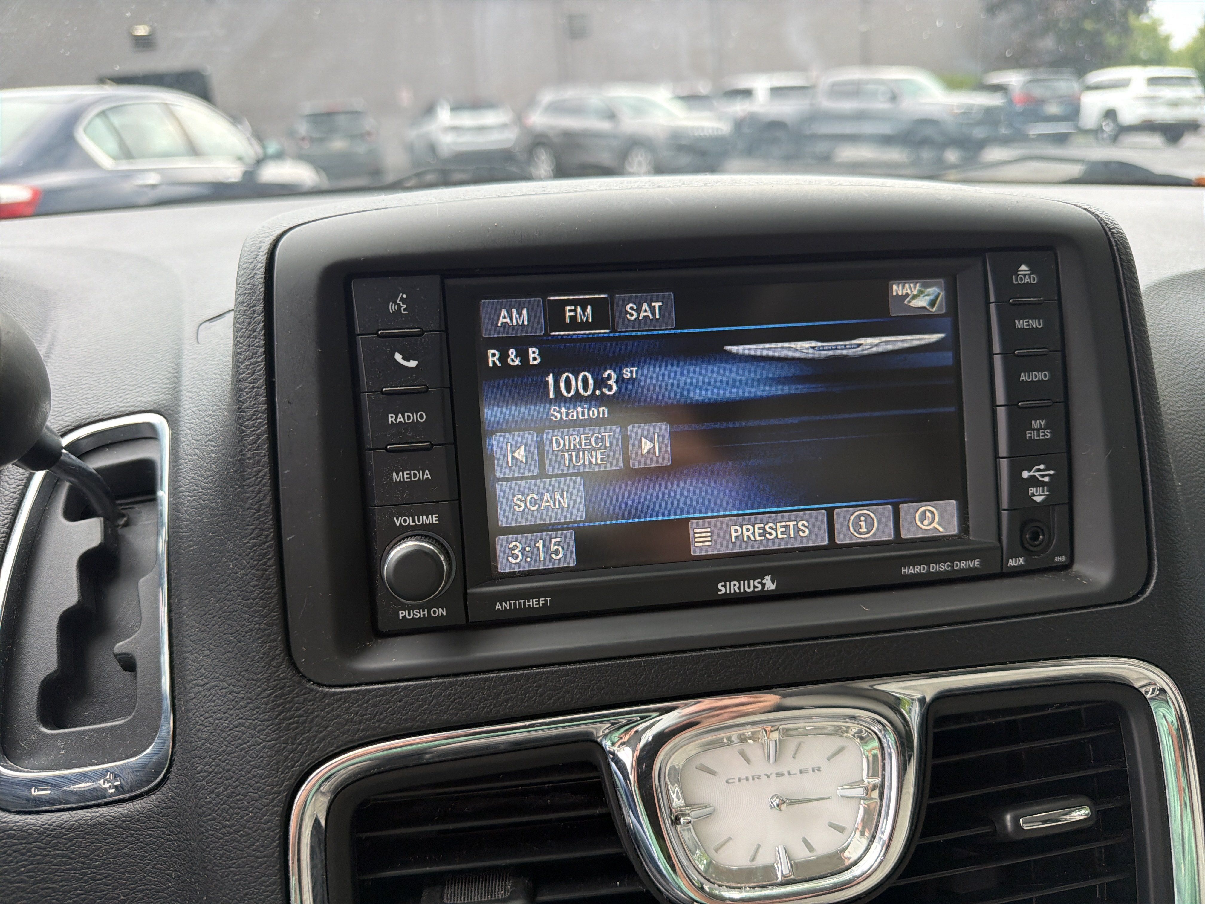 Used 2014 Chrysler Town & Country Touring-L w/ Driver Convenience Group FWD image 22