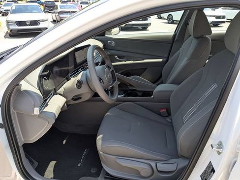 Used 2024 Hyundai Elantra SEL w/ Convenience Package FWD image 26