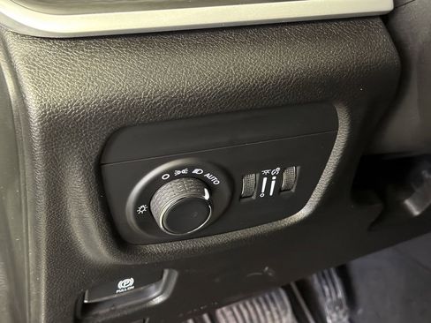 Used 2023 Jeep Grand Cherokee L Laredo w/ Luxury Tech Group I image 33