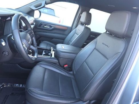 Used 2025 GMC Yukon Denali image 27