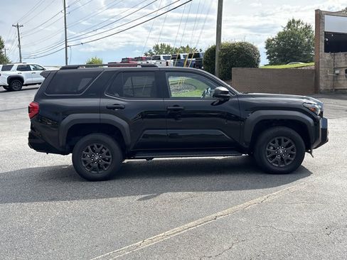 Used 2025 Toyota 4Runner SR5 AWD/4WD image 5