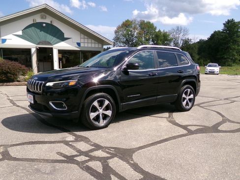 Used 2019 Jeep Cherokee Limited w/ Luxury Group AWD/4WD image 2