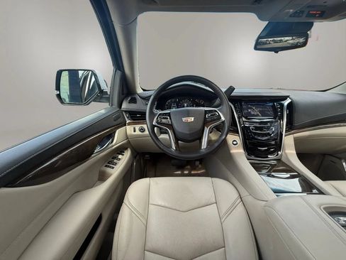 Used 2019 Cadillac Escalade ESV Luxury AWD/4WD image 49