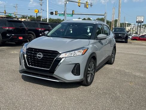 Used 2023 Nissan Kicks SV FWD image 9