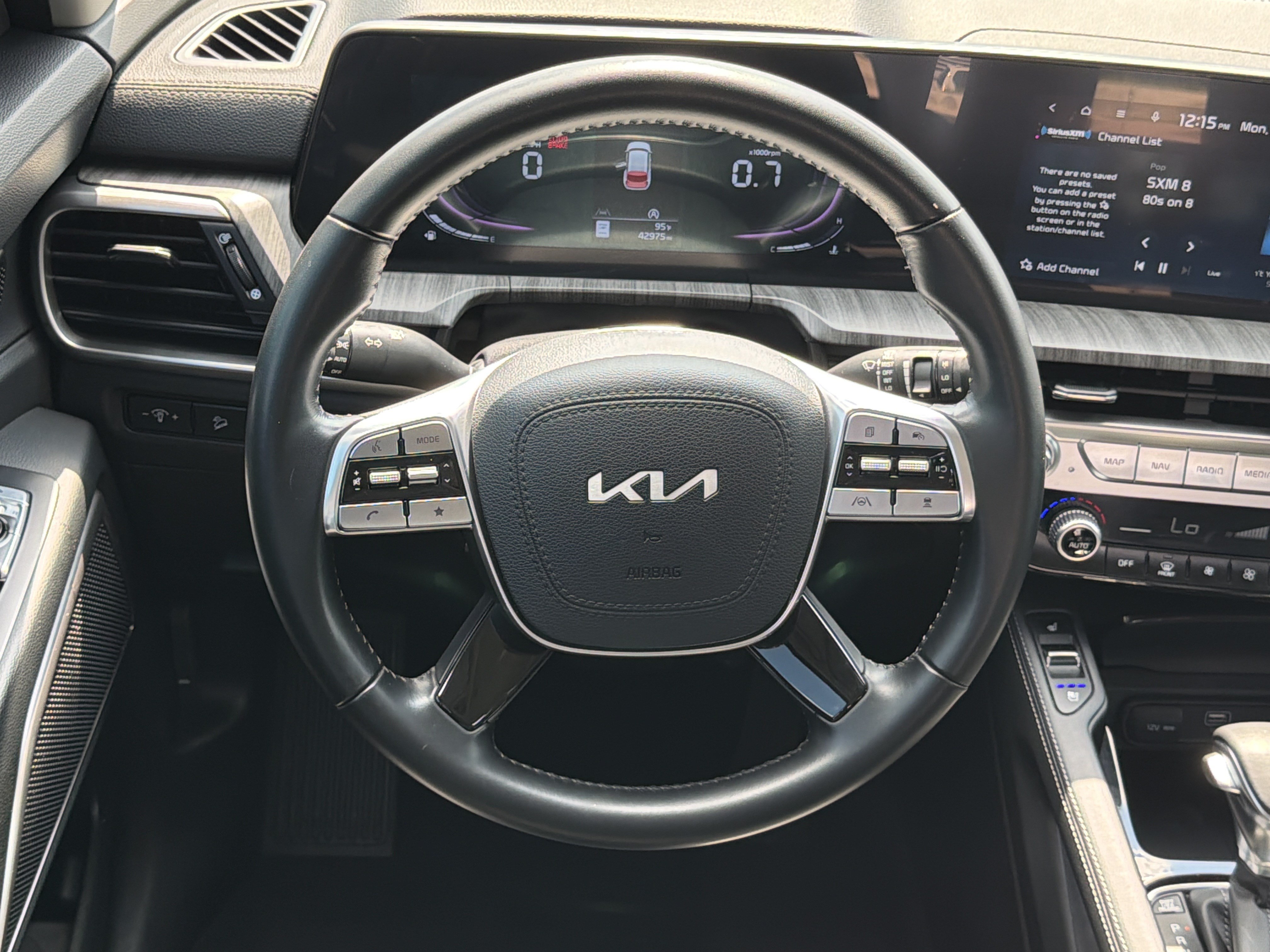 Used 2025 Kia Telluride EX w/ EX Captain's Chair Package FWD image 24