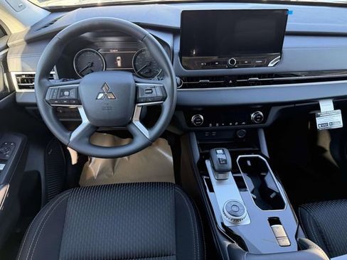 New 2026 Mitsubishi Outlander ES image 14
