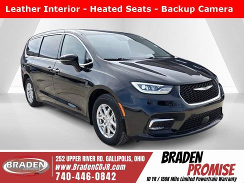 Used 2024 Chrysler Pacifica Touring-L image 1