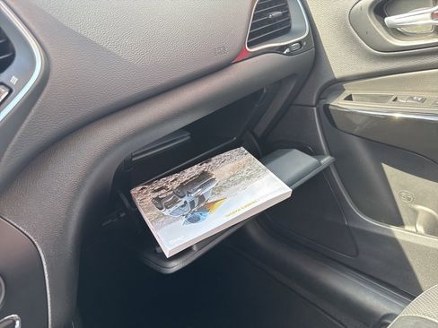 Used 2023 Jeep Cherokee Altitude Lux image 42