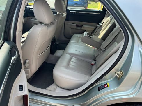 Used 2005 Chrysler 300 C w/ Protection Group II RWD image 19