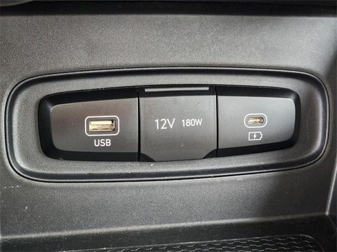 Used 2024 Hyundai Venue SE image 31