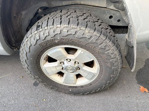 Used 2005 Toyota 4Runner SR5 AWD/4WD image 7