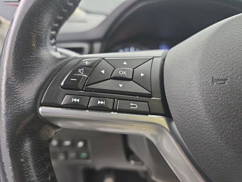 Used 2019 Nissan Rogue SV image 36