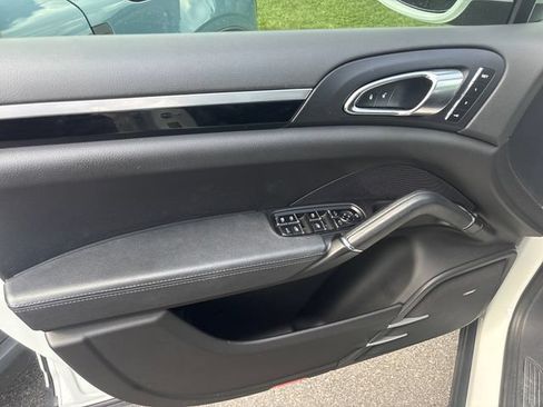 Used 2015 Porsche Cayenne Diesel AWD/4WD image 18