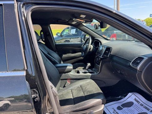 Used 2020 Jeep Grand Cherokee Laredo w/ Laredo X Package AWD/4WD image 15