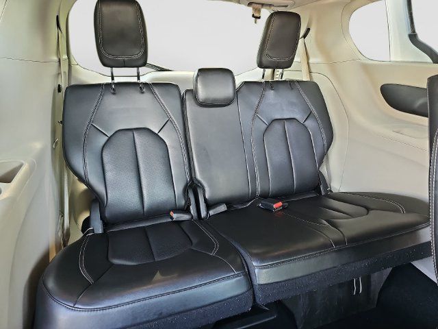 Used 2023 Chrysler Pacifica Touring-L FWD image 34