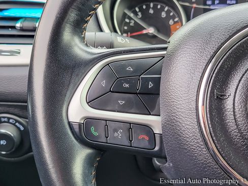 Used 2021 Jeep Compass Latitude FWD image 13