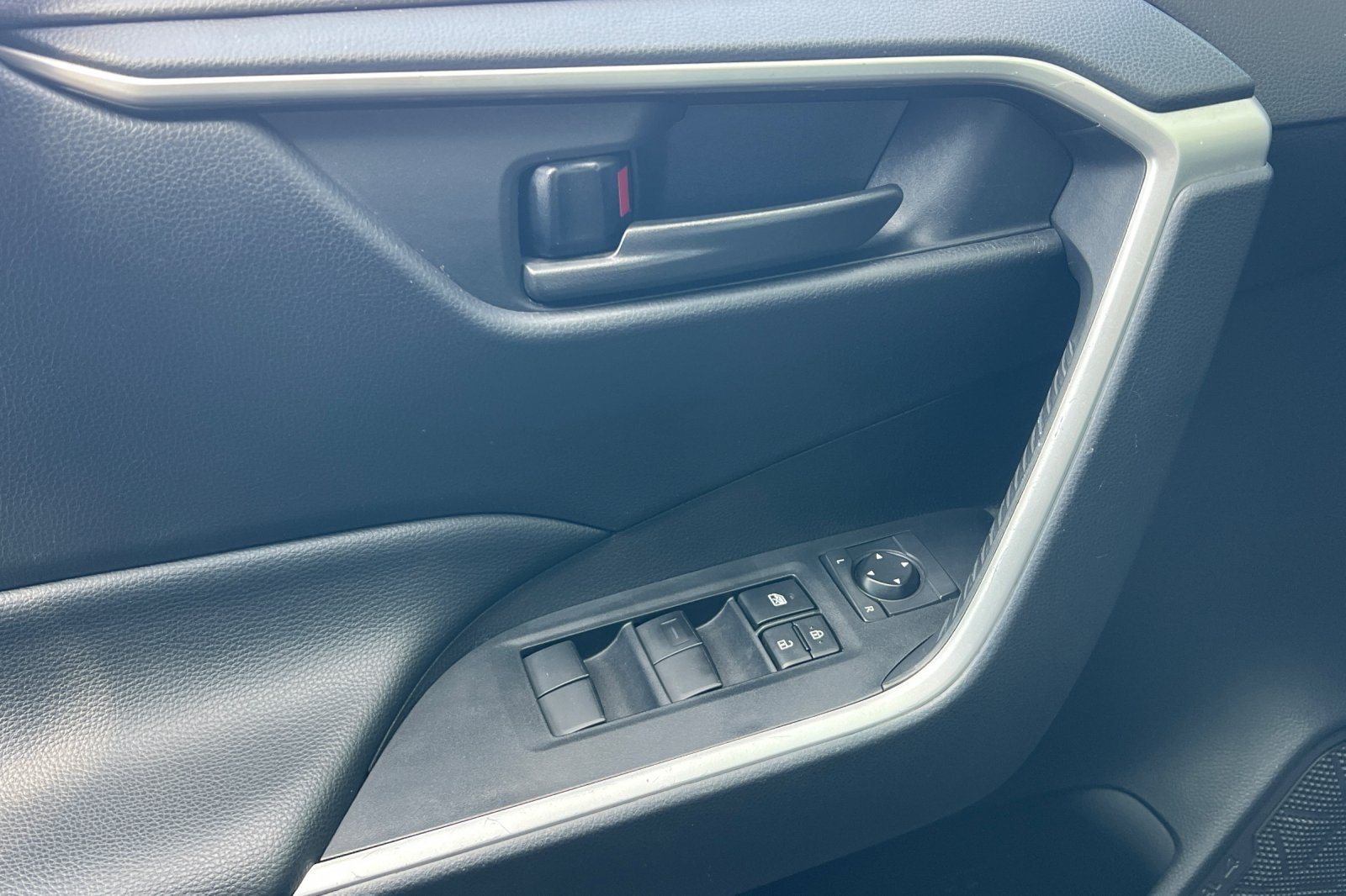 Certified 2025 Toyota RAV4 LE AWD/4WD image 11