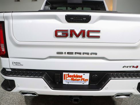 Used 2025 GMC Sierra 1500 AT4 w/ AT4 Preferred Package AWD/4WD image 9