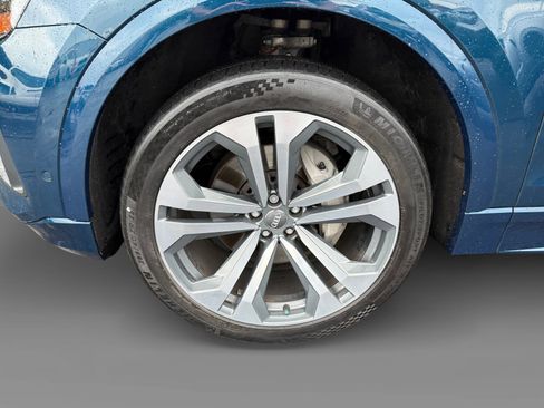 Used 2019 Audi Q8 Prestige w/ Luxury Package image 9