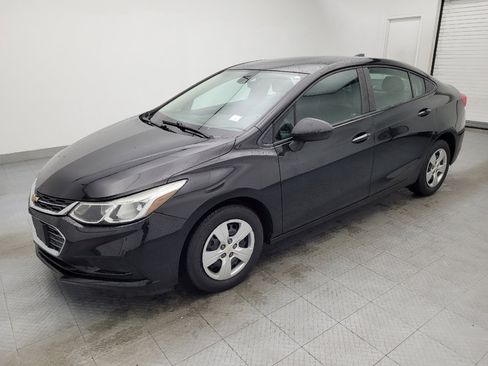 Used 2018 Chevrolet Cruze LS image 2
