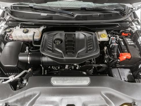 Used 2023 Jeep Wagoneer L Series III w/ Convenience Group I AWD/4WD image 3