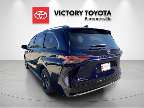 Used 2026 Toyota Sienna Platinum AWD/4WD image 3