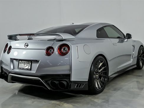 Used 2020 Nissan GT-R Premium AWD/4WD image 12