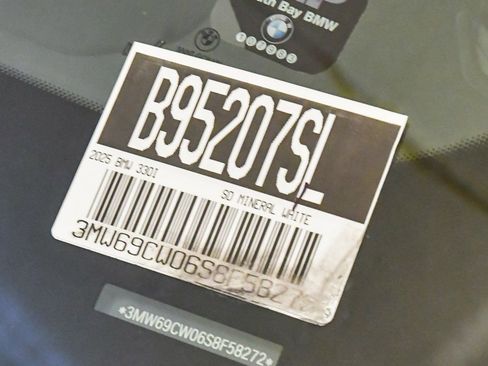 Used 2025 BMW 330i Sedan w/ Premium Package image 27